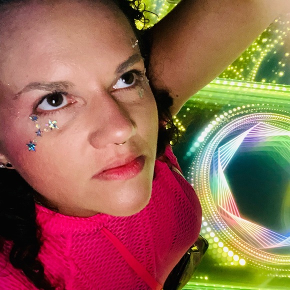 Meet your Posher, Erin - Picture 2 of 4